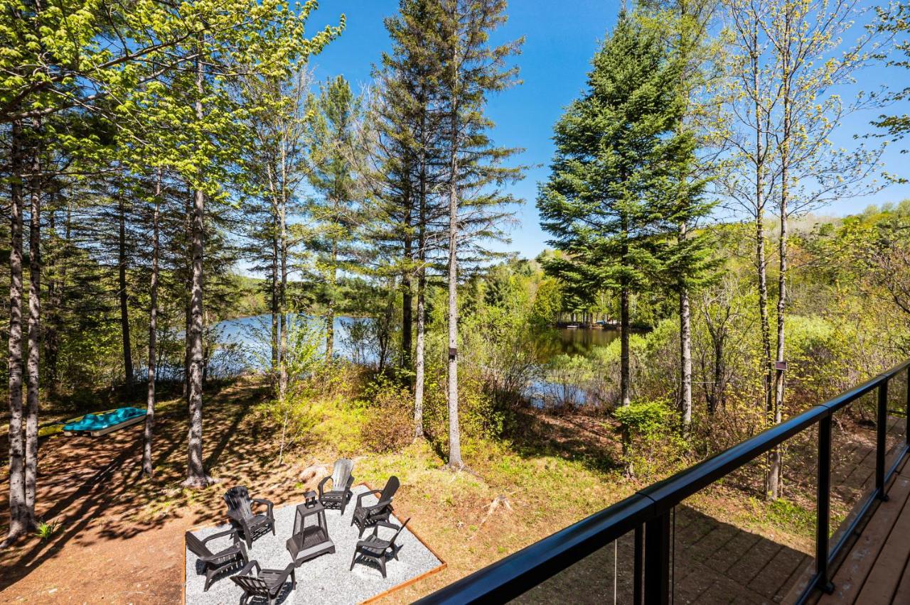 Chalet Natuer Lakefront - Hot Tub - Fireplace - Ski - Waterfront - Private Big Land - Pedal Boat Villa Saint-Alphonse-Rodriguez Exterior photo