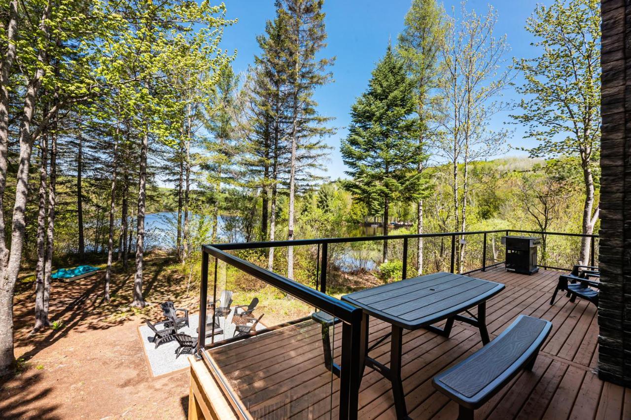 Chalet Natuer Lakefront - Hot Tub - Fireplace - Ski - Waterfront - Private Big Land - Pedal Boat Villa Saint-Alphonse-Rodriguez Exterior photo